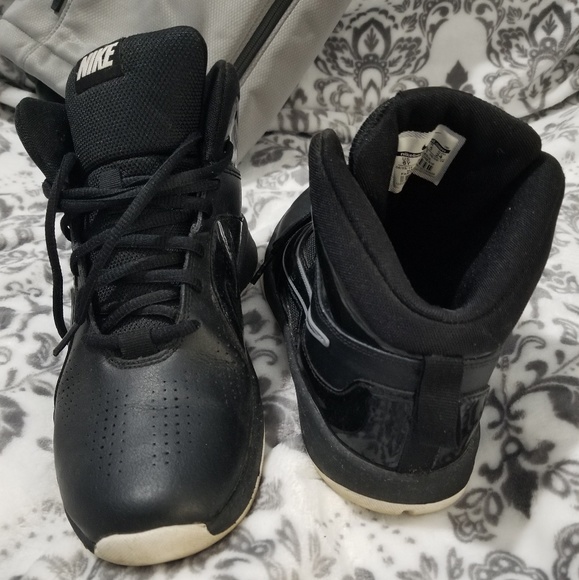 Nike Team Hustle Sneakers - Picture 3 of 5